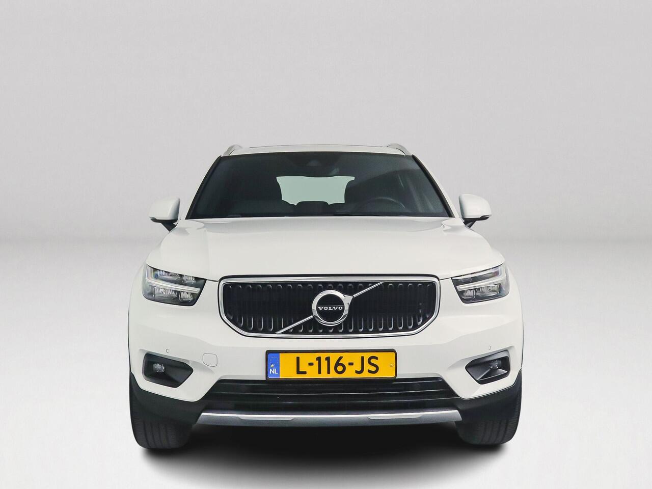 Volvo XC40 T2 Aut. Business Pro | Panoramadak | Stoel- en stuurverwarming | Parkeercamera | Trekhaak