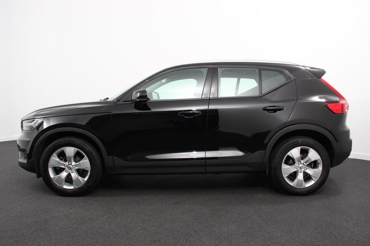 Volvo XC40 1.5 T3 163 pk Automaat Momentum Navigatie Apple Carplay / Android Auto Parkeersensor achter Adaptive Cruise Control Virtual Cockpit Stoelverwarming LED kop- en mistlampen Sensus Connect met High Performance Sound Inductielader Lane Assist