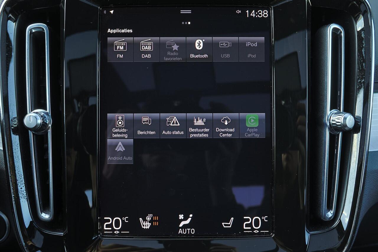 Volvo XC40 T5 Recharge Plus Dark - Panorama/schuifdak - IntelliSafe Assist - Harman/Kardon audio - Parkeercamera achter - Verwarmde voorstoelen & stuur - Parkeersensoren voor & achter - Elektr. bedienb. voorstoelen met geheugen links - Draadloze tel. lader - Extra g