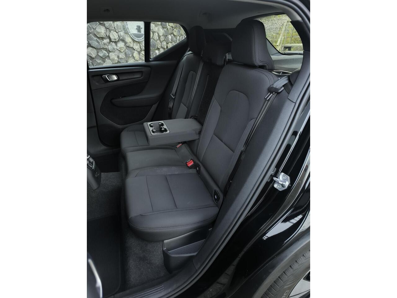 Volvo XC40 1.5 T4 Recharge Inscription Expression Trekhaak, stoel en stuur verwarming, camera, electr A klep, carplay, 1e eigenaar