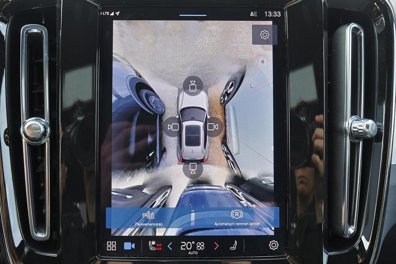 Volvo XC40 B3 Plus Dark - IntelliSafe Assist & Surround - 360º Camera - Harman/Kardon audio - Verwarmde voorstoelen & stuur - Parkeersensoren voor & achter - Elektr. bedienb. voorstoelen met geheugen links - Draadloze tel. lader - Extra getint glas - 19' LMV