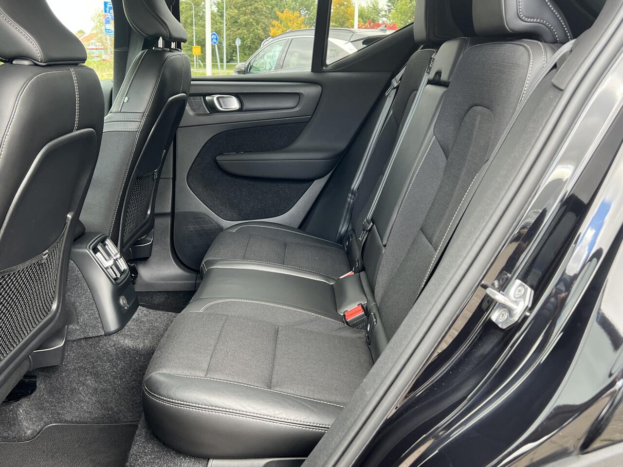 Volvo XC40 1.5 T5 Recharge 262 pk Momentum Pro Panoramadak Camera Parkeersensoren Navigatie Stoelverwarming Led Koplampen Plug In Hybride NL Auto 1e Eigenaar Lage Kilometerstand