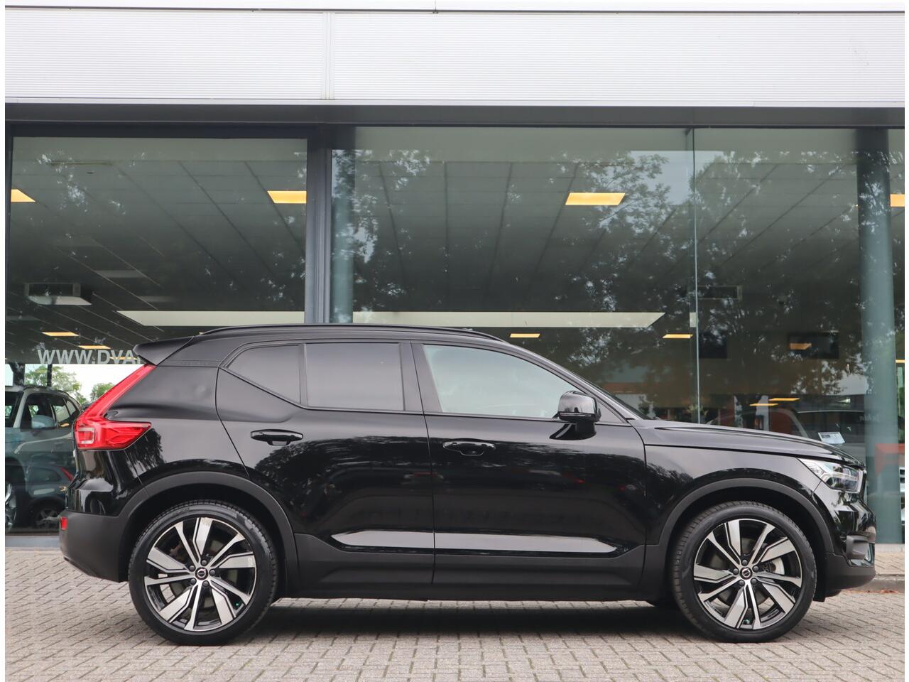 Volvo XC40 Recharge P8 AWD R-Design / SOH 92%