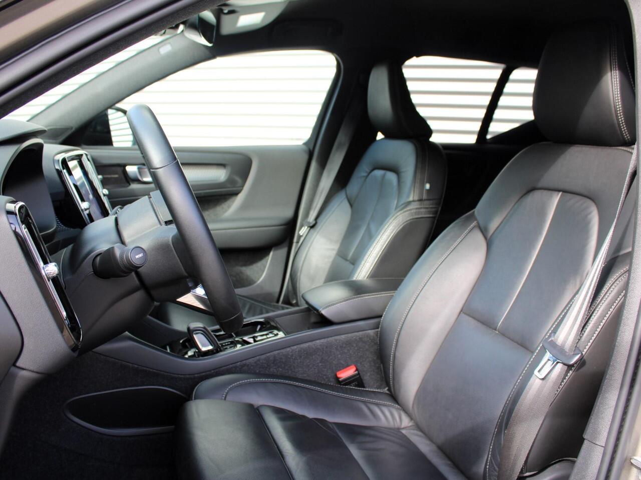 Volvo XC40 1.5 T4 Recharge R-Design Automaat / Leder interieur / Privacy Glass / LED koplampen