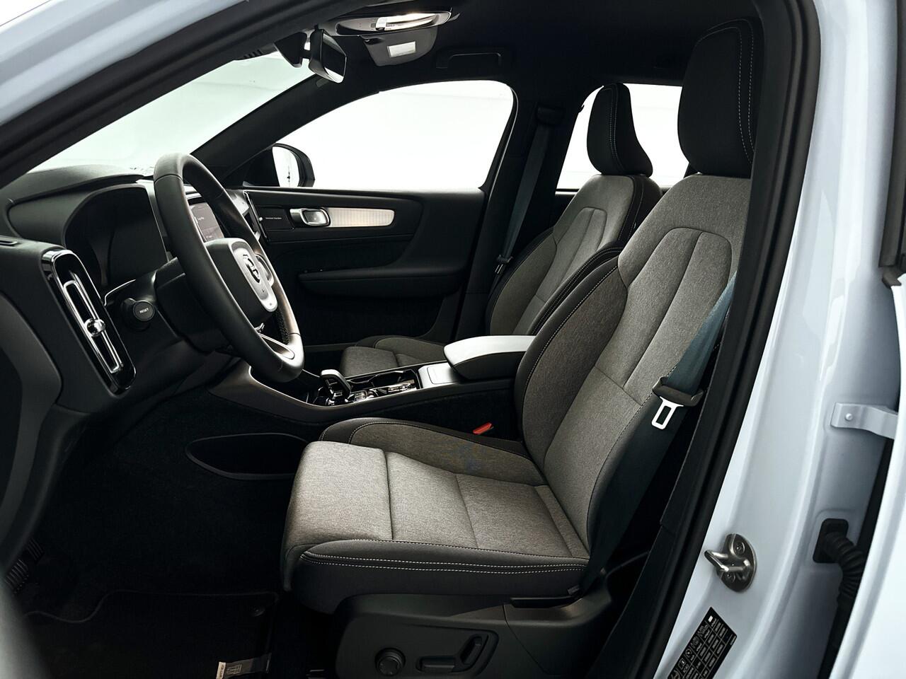 Volvo XC40 B4 Plus Dark Parkeercamera | Stoel- en Stuurverwarming | Harman Kardon | Trekhaak