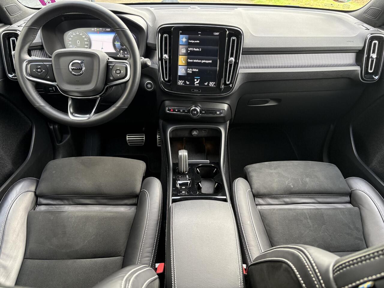 Volvo XC40 1.5 T5 Recharge R-Design | Trekhaak | Panorama schuifdak | Stuur + Stoel verwarming | Adaptieve Cruise | Power seats | Standkachel | Volvo on Call |