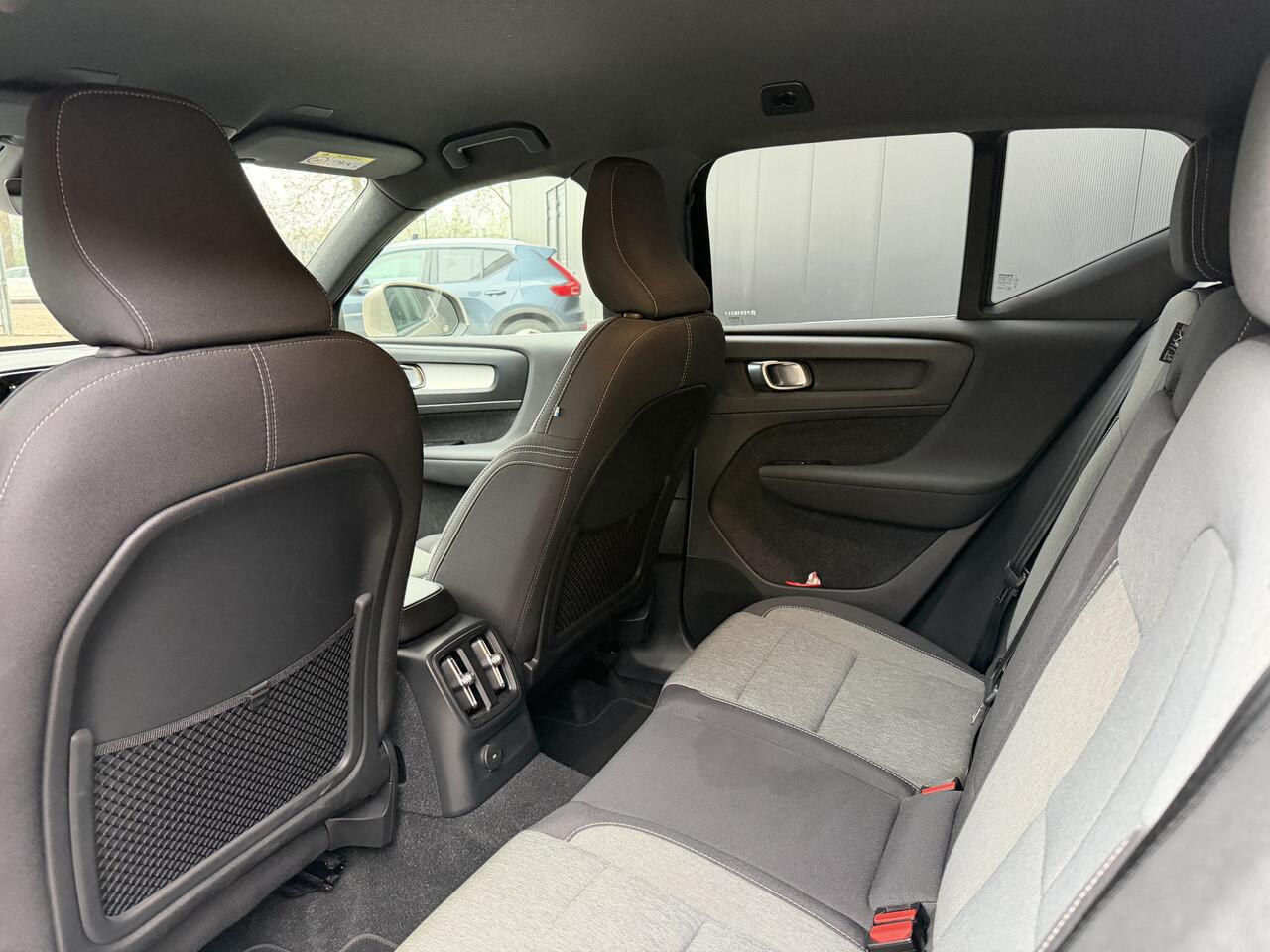 Volvo XC40 1.5 T5 Plug-in hybrid Plus Bright Getint glas | Camera | Stoel en Stuurverwarming