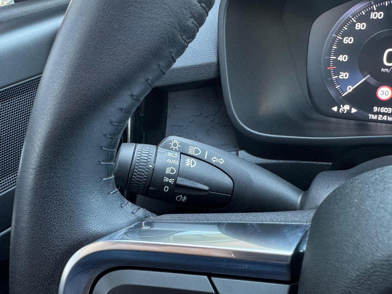 Volvo XC40 1.5 T4 Recharge R-Design Expression NL AUTO | CAMERA | PANO | 5x voorraad