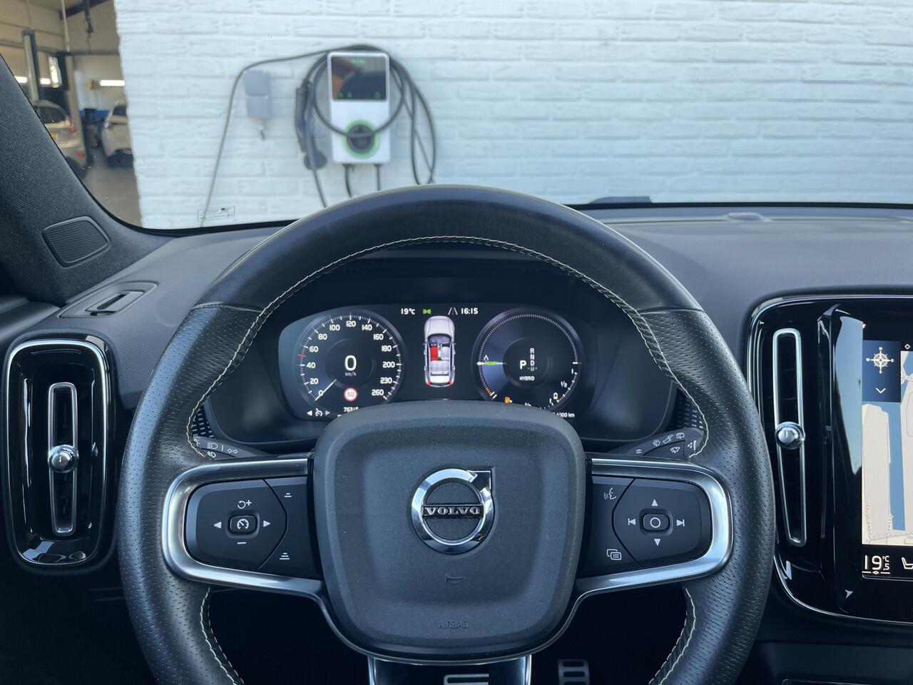 Volvo XC40 1.5 T4 Recharge R-Design | Navi | Trekhaak | CarPlay | Camera | LED | DAB | 19 inch