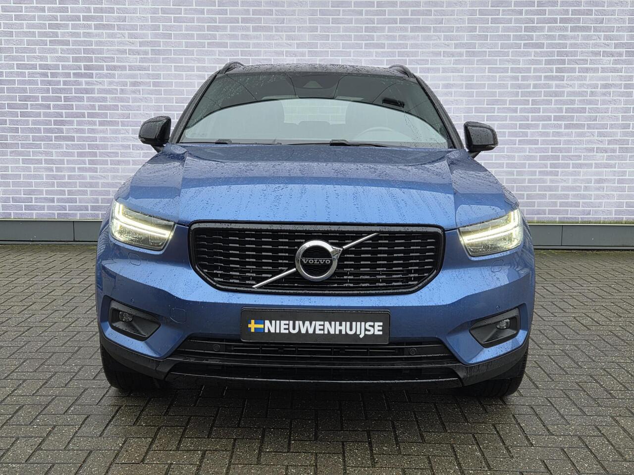 Volvo XC40 T5 Plug-in Hybride R-Design Aut. | Adaptive Cruise Control | Trekhaak | Dodehoekdetectie | Harman-Kardon Audio | Navigatie | Climate Control | Stoelverwarming/Stuurwielverwarming
