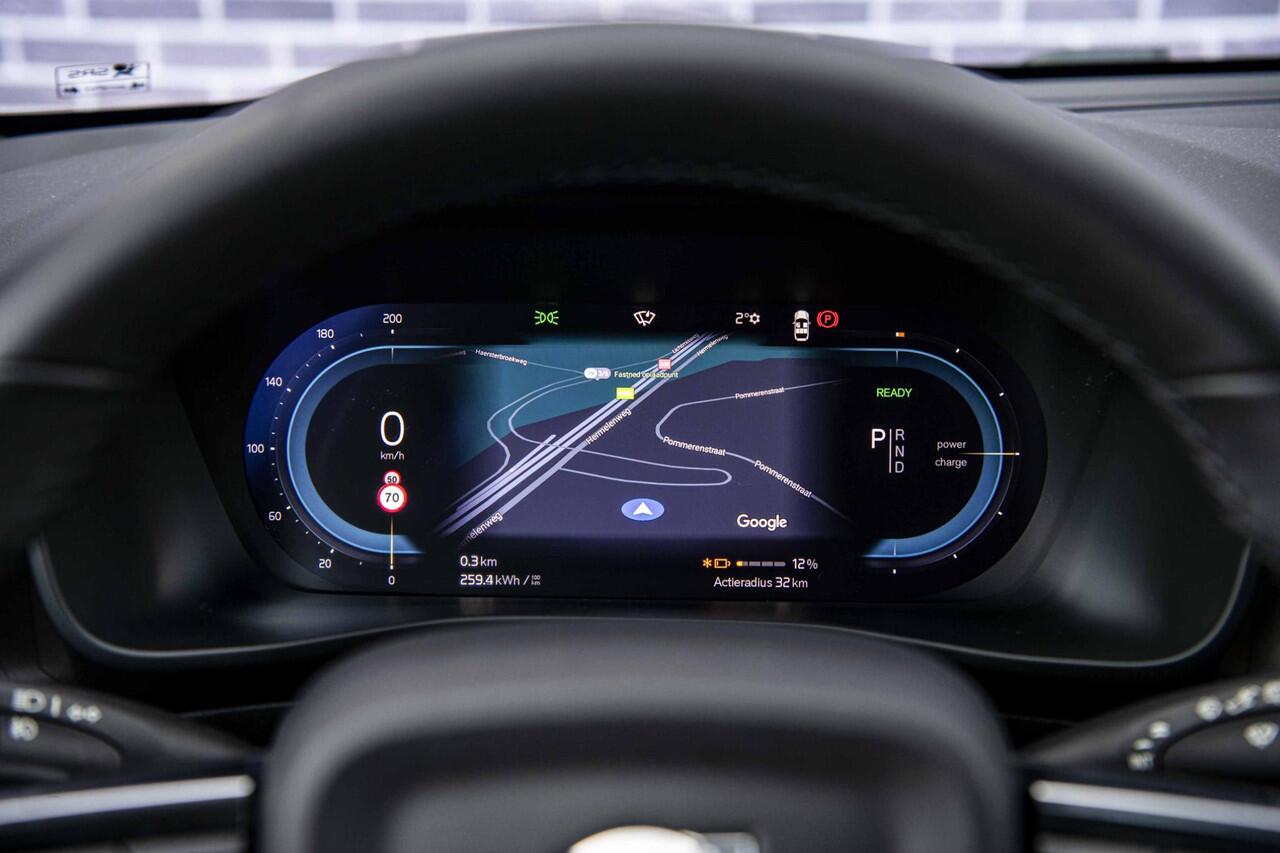 Volvo XC40 Recharge Plus 70 kWh | Adaptive Cruise Control | Dodehoek Detectie | Stoel en Stuurverwarming | 20" | Nubuck Bekleding |