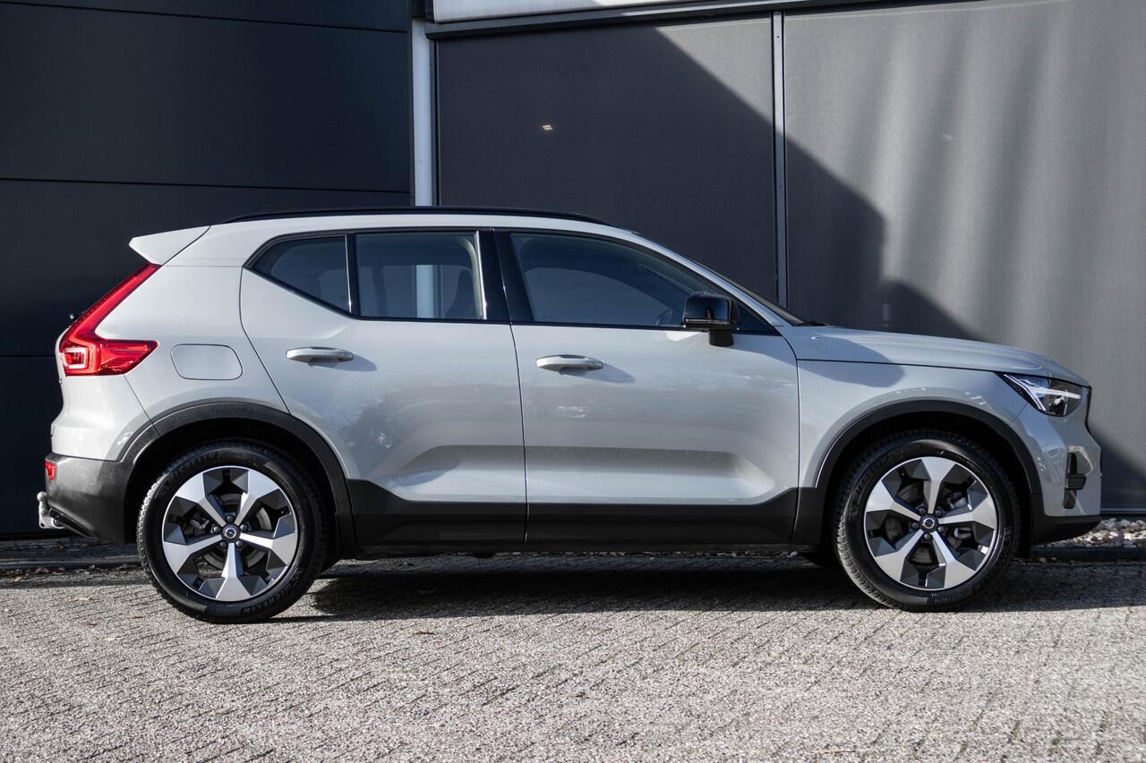 Volvo XC40 B4 Plus Dark | Trekhaak | Verwarmbare voorstoelen en stuurwiel | Premium audio by Harman Kardon | Climate Pack | All Season banden | Google Infotainment | Adaptieve Cruise Control | BLIS | Parkeercamera | Elektrische Kofferklep | Keyless |