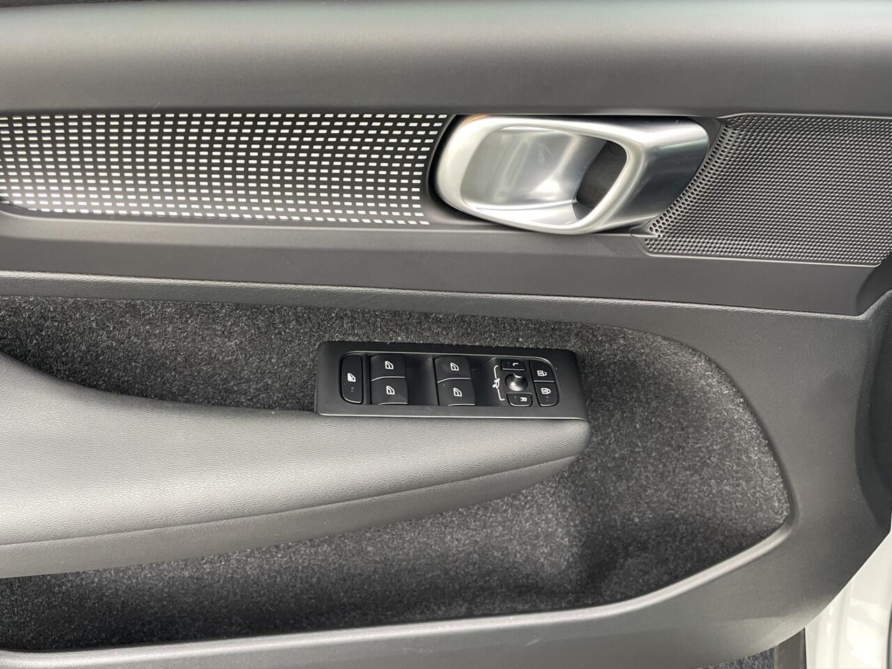 Volvo XC40 1.5 T5 Recharge R-Design | Pano | Leder | Elek klep | D.hoek | Carplay