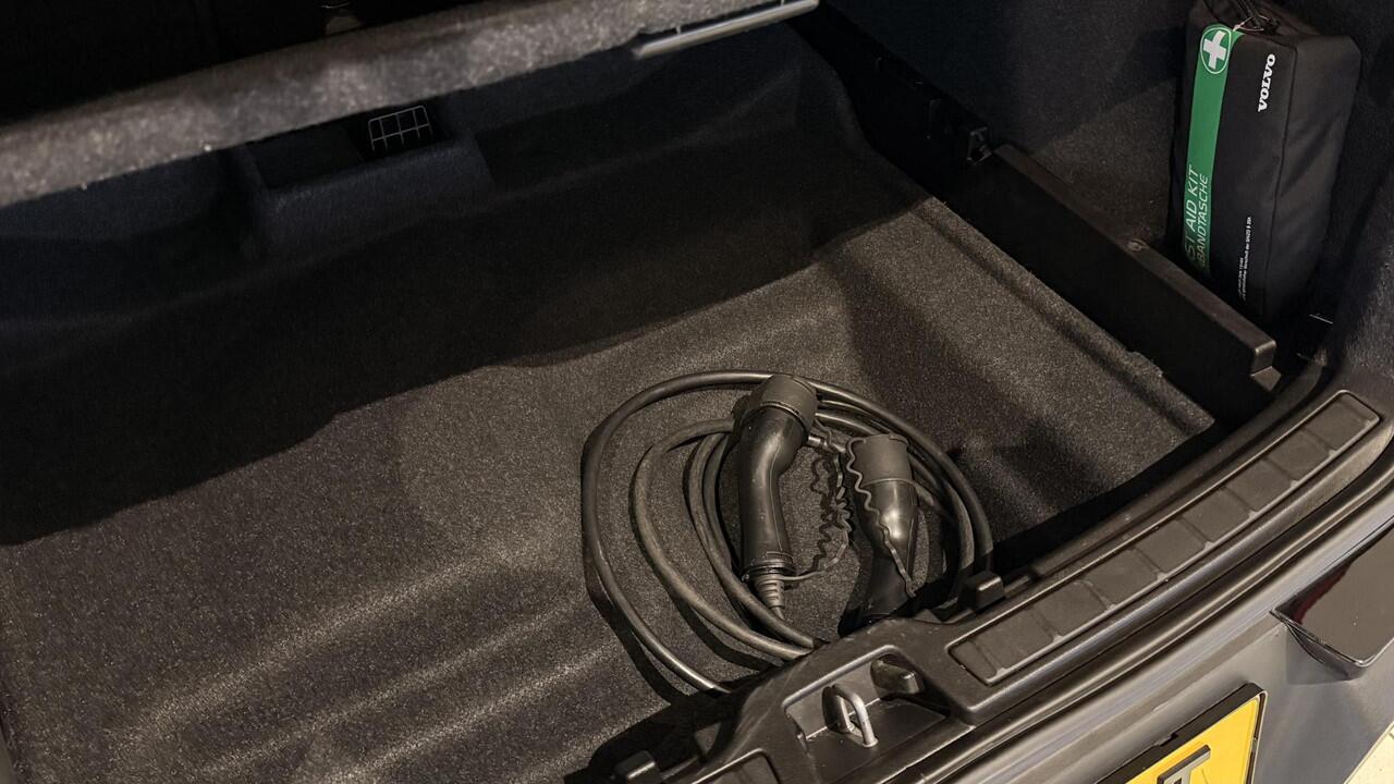 Volvo XC40 Recharge P8 AWD R-Design 408pk + MEMORY / CAMERA / STOEL+STUURVERWARMING