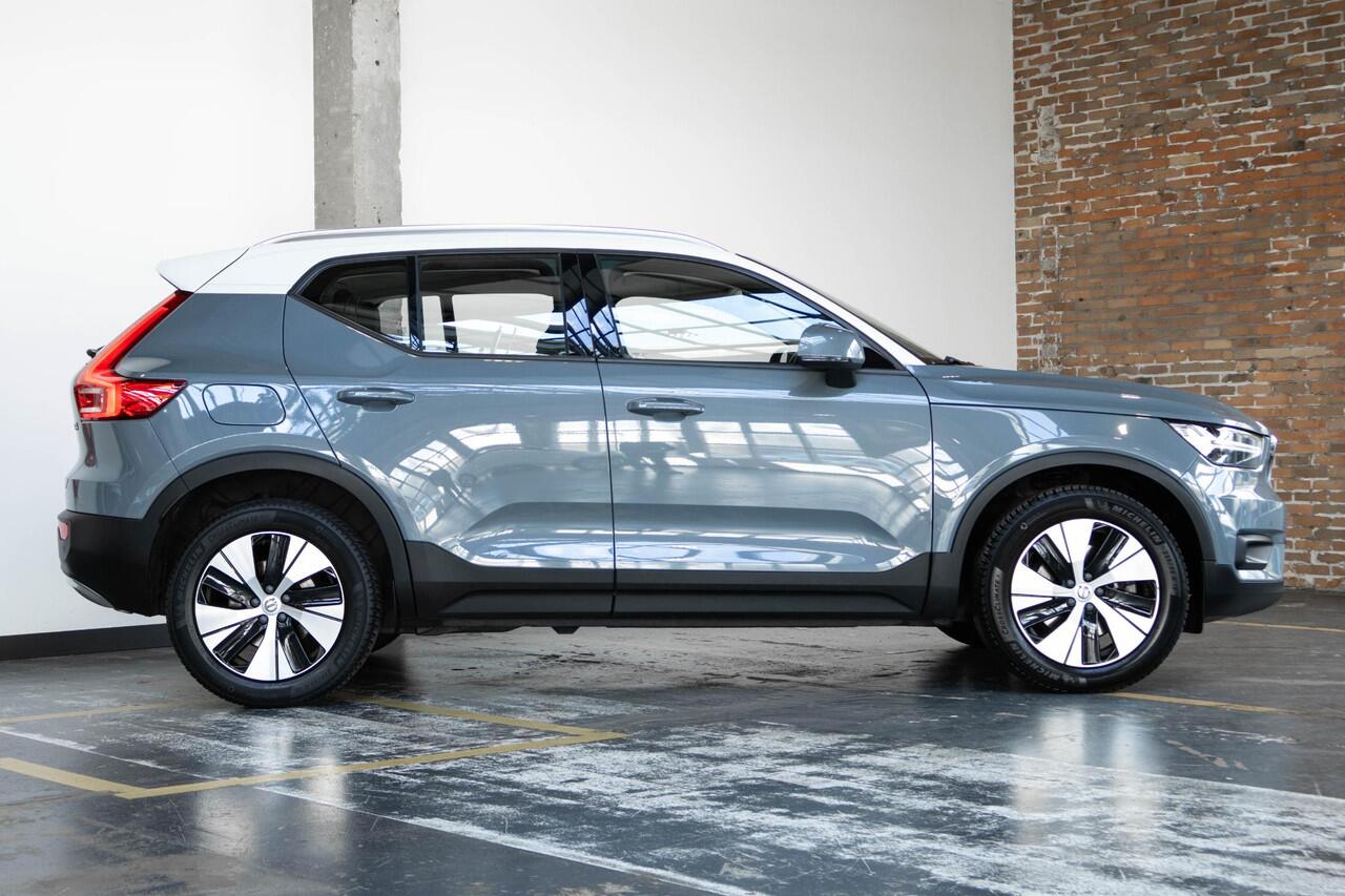 Volvo XC40 B4 Automaat Business Pro | Dealeronderhouden | Adaptive cruise control | BLIS | Zwarte Roofrails kan ook | Parkeercamera | Volvo on Call | Navigatie | 18'' Lichtmetalen velgen