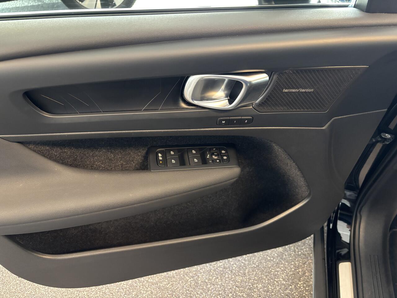 Volvo XC40 T4 Plug-in Ultimate Bright / Panoramadak / Leer - Alcantara / Harman-Kardon / Dab+ / Apple Carplay / Stuur- en Stoelverwarming / MY 2023 - Elek Trekhaak -