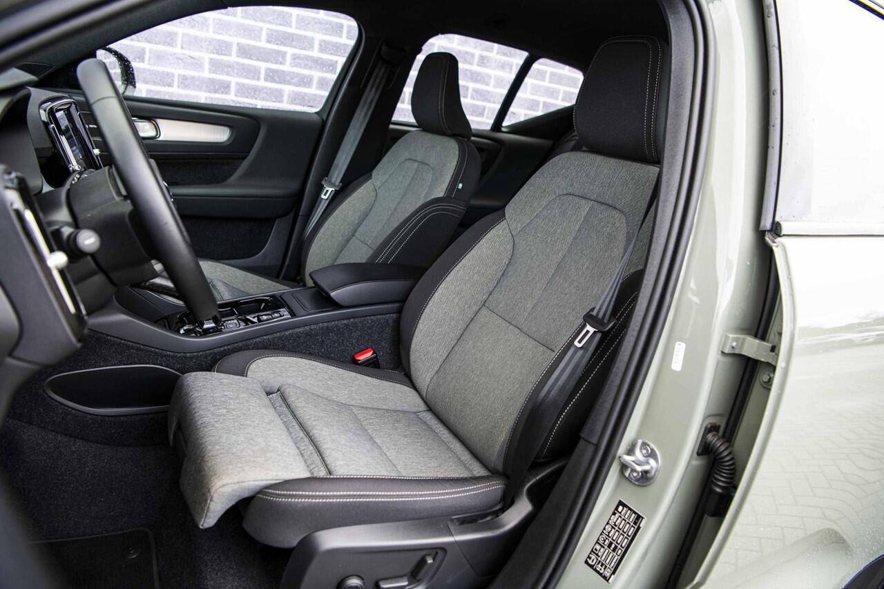 Volvo XC40 2.0 B4 Plus Dark | Trekhaak | Adaptive Cruise Control | Dode hoek detectie BLIS | Harman/Kardon audio | Elektrische stoelverstelling | Stoel- en stuurverwarming | Verwarmde Voorruit |