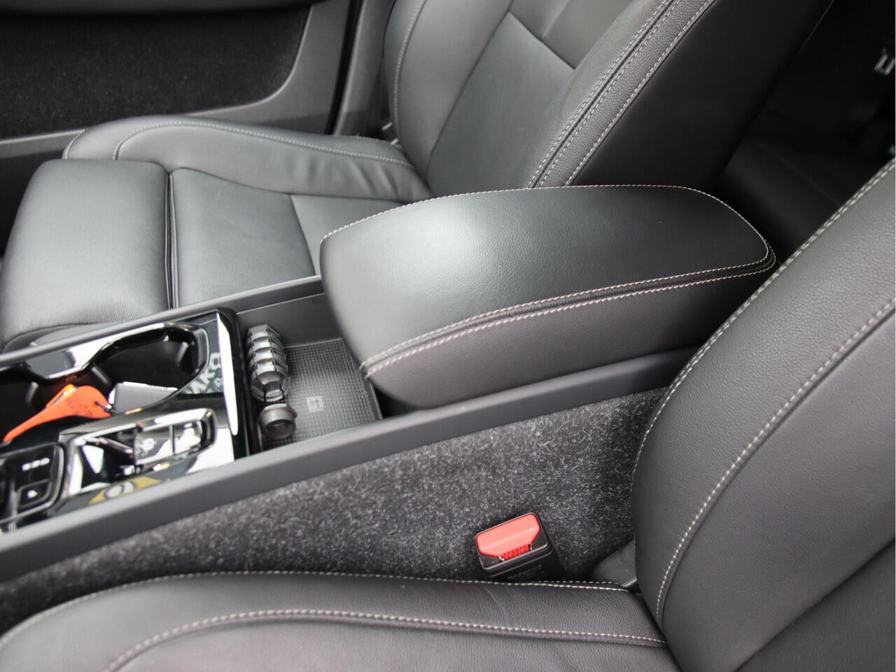 Volvo XC40 1.5 T4 Recharge Inscription Camera/Carplay, Leder, 4x stoel&stuur verwarming Eindejaar aanbieding!