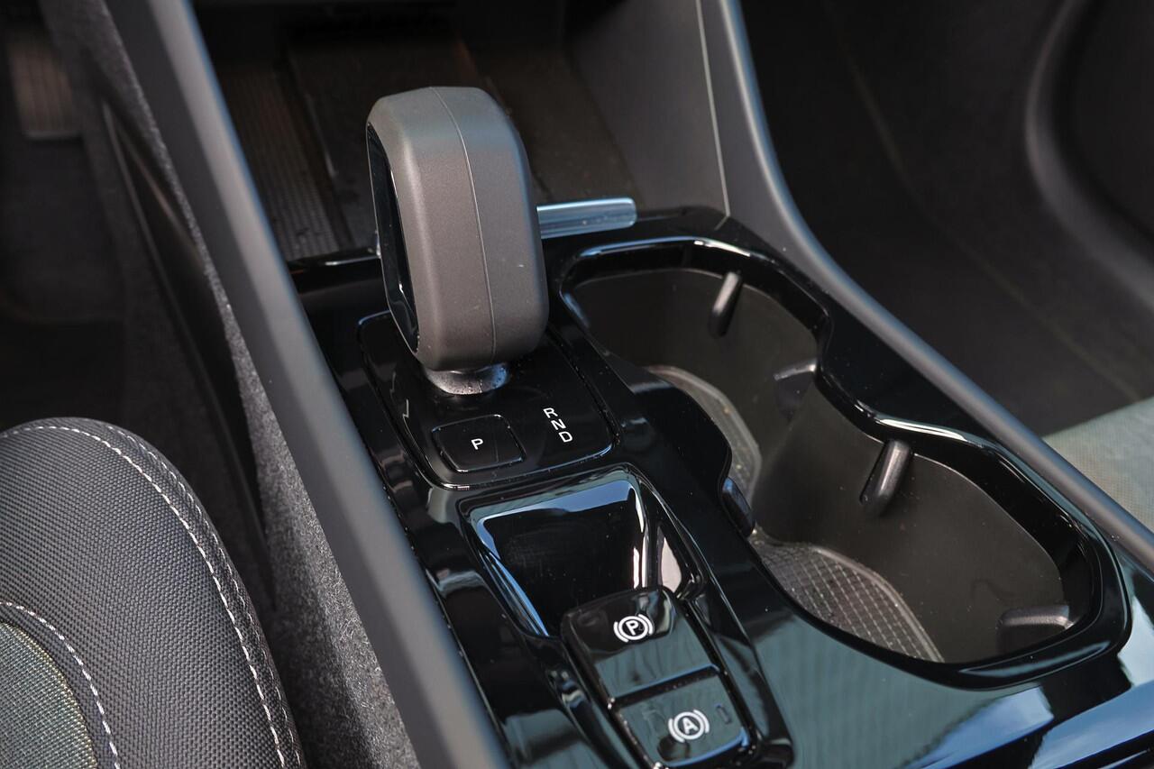 Volvo XC40 T5 Recharge Plus Dark - IntelliSafe Assist - 360º Camera - Harman/Kardon audio - Verwarmde voorstoelen & stuur - Parkeersensoren voor & achter - Elektr. bedienb. voorstoelen met geheugen links - Draadloze tel. lader - Extra getint glas - 19' LMV