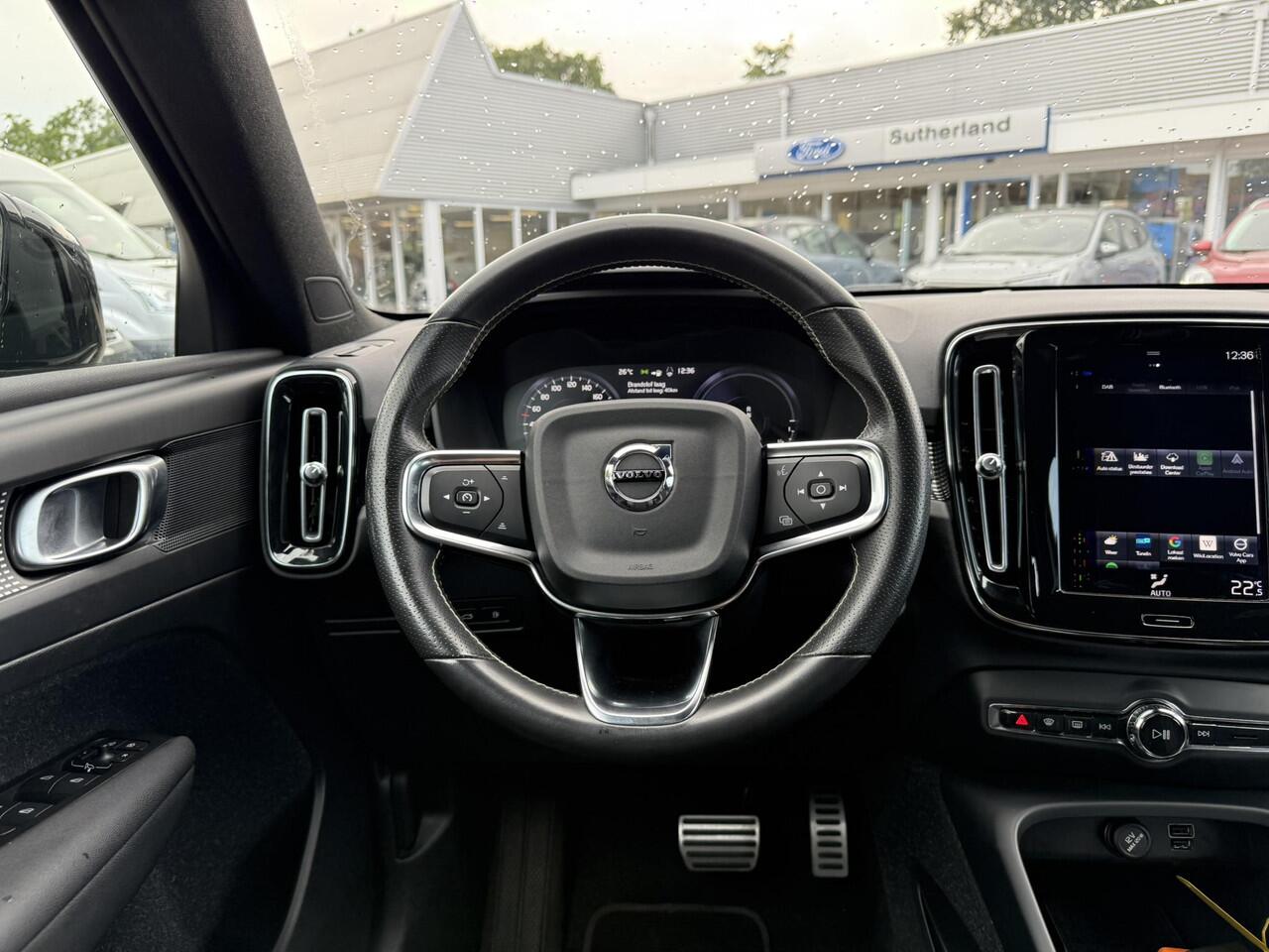 Volvo XC40 1.5 T4 Recharge R-Design 210pk | Parking pack | Draadloos opladen | PHEV | 1.800kg Trekgewicht