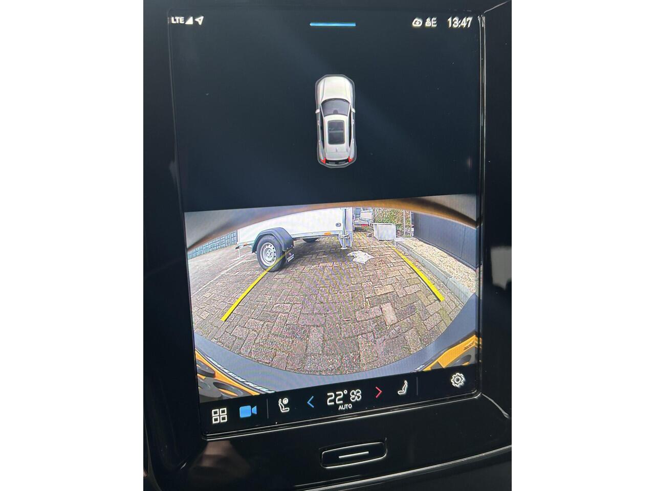 Volvo XC40 Recharge P8 AWD R-Design Driver assist/ Climate /Park assit/ extra getint glas/ 20 inch/ nubuck bekleding