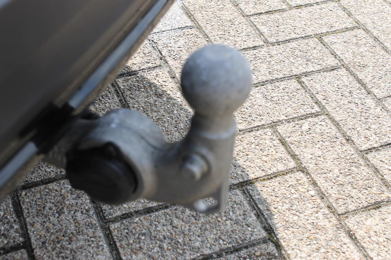 Volvo XC40 B4 211PK Plus Dark Google infotainment / Adaptieve cruise control / Verwarmbare voorstoelen en stuurwiel / Elektrisch bedienbare bestuurdersstoel met geheugen / Semi elektrisch wegklapbare trekhaak