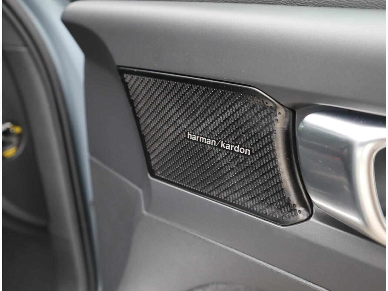 Volvo XC40 1.5 T4 Recharge R-Design / NL Auto / Panodak