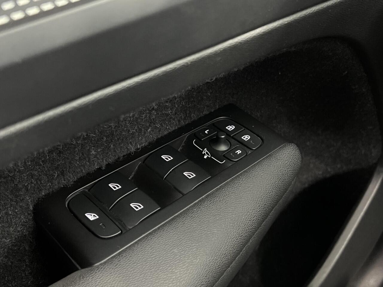 Volvo XC40 1.5 T4 Automaat Recharge R-Design Expression | Full Map Navigatie | Standkachel | Apple Carplay/Android Auto | DIgitaal Dashboard | LED Verlichting | 19"Lmv | 2 Zone Climate Control | Electrische Achterklep KeylessGo | High Performance Audio( Vestiging - 