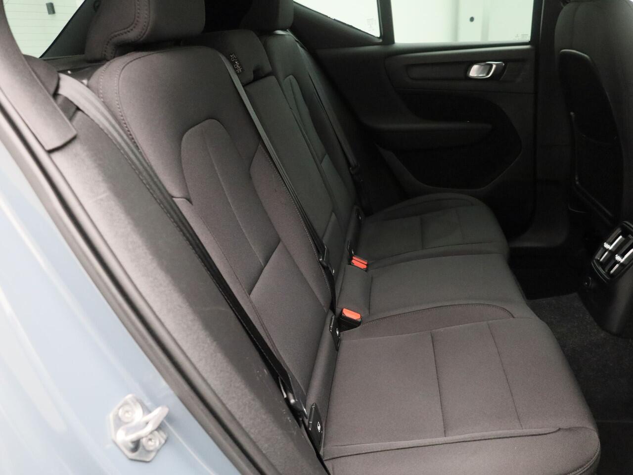 Volvo XC40 1.5 T5 Twin Engine Momentum Pro | KEYLESS | H&K | STOEL- EN STUURVERW.