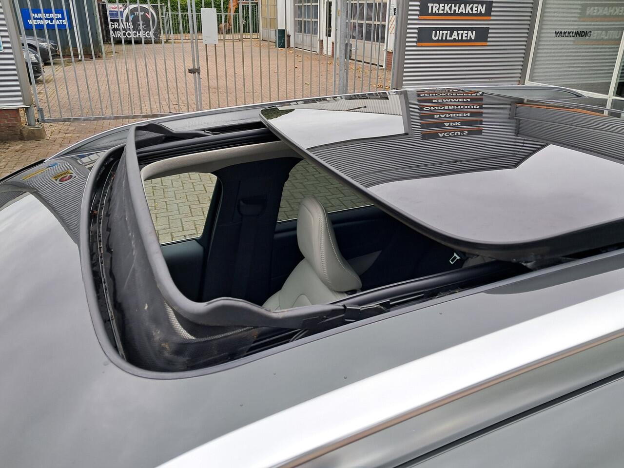 Volvo XC40 2.0!! 4 Cylinder!! T4 Inscription Automaat met Schuif/kanteldak! 1800 kg trekgewicht! | Clima | Cruise | Vol lederen bekleding! | Navigatie | Memory chairs | RIJKLAARPRIJS INCL 12 MAANDEN GARANTIE EN BEURT