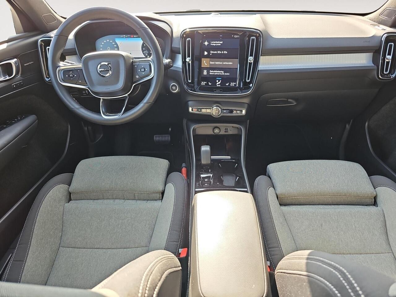 Volvo XC40 1.5 T4 Plug-in hybrid Plus Bright | Panormadak | Stoelverwarming | Elektrisch verstelbare voorstoelen | Harman/Kardon |