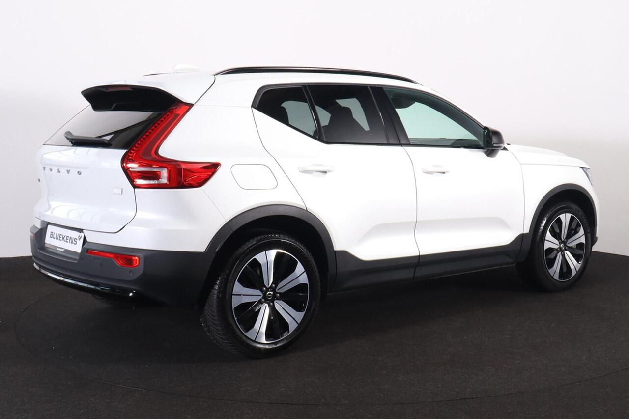 Volvo XC40 T5 Recharge Plus Dark - IntelliSafe Assist - 360º Camera - Harman/Kardon audio - Verwarmde voorstoelen & stuur - Parkeersensoren voor & achter - Elektr. bedienb. voorstoelen met geheugen links - Draadloze tel. lader - Extra getint glas - 19' LMV