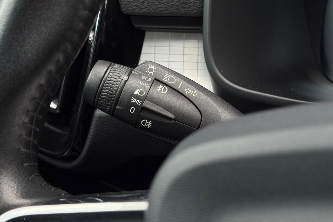 Volvo XC40 1.5 T3 Momentum Pro 164pk - Camera - ACC - Pano - Trekhaak - Carplay - Harman Kardon - Rijklaar