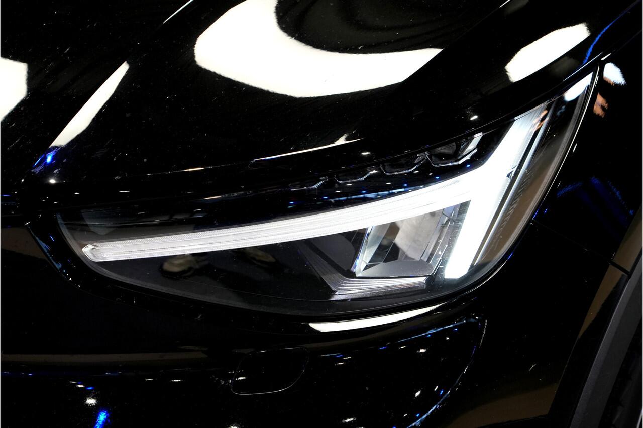 Volvo XC40 1.5 T4 155kW/211pk DCT7 Plug-in hybrid Ultimate Bright PANORAMADAK + HARMAN/KARDON + EL.TREKHAAK + ADAPT.CRUISE + MATRIX LED + LANE ASSIST + LEER/ALCANTARA + STOEL-&STUURVERWARMING + CAMERA + BLIS + EL.STOELEN + PARKSENSOREN V&A + 19" LM-VELGEN!!