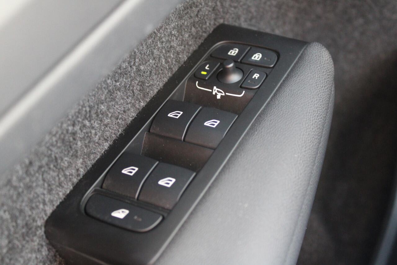 Volvo XC40 1.5 T5 Recharge Inscription - Camera - H&K - Memory - Pano - Trekhaak - Leder - Stoel/Stuurverwarming - Rijklaar