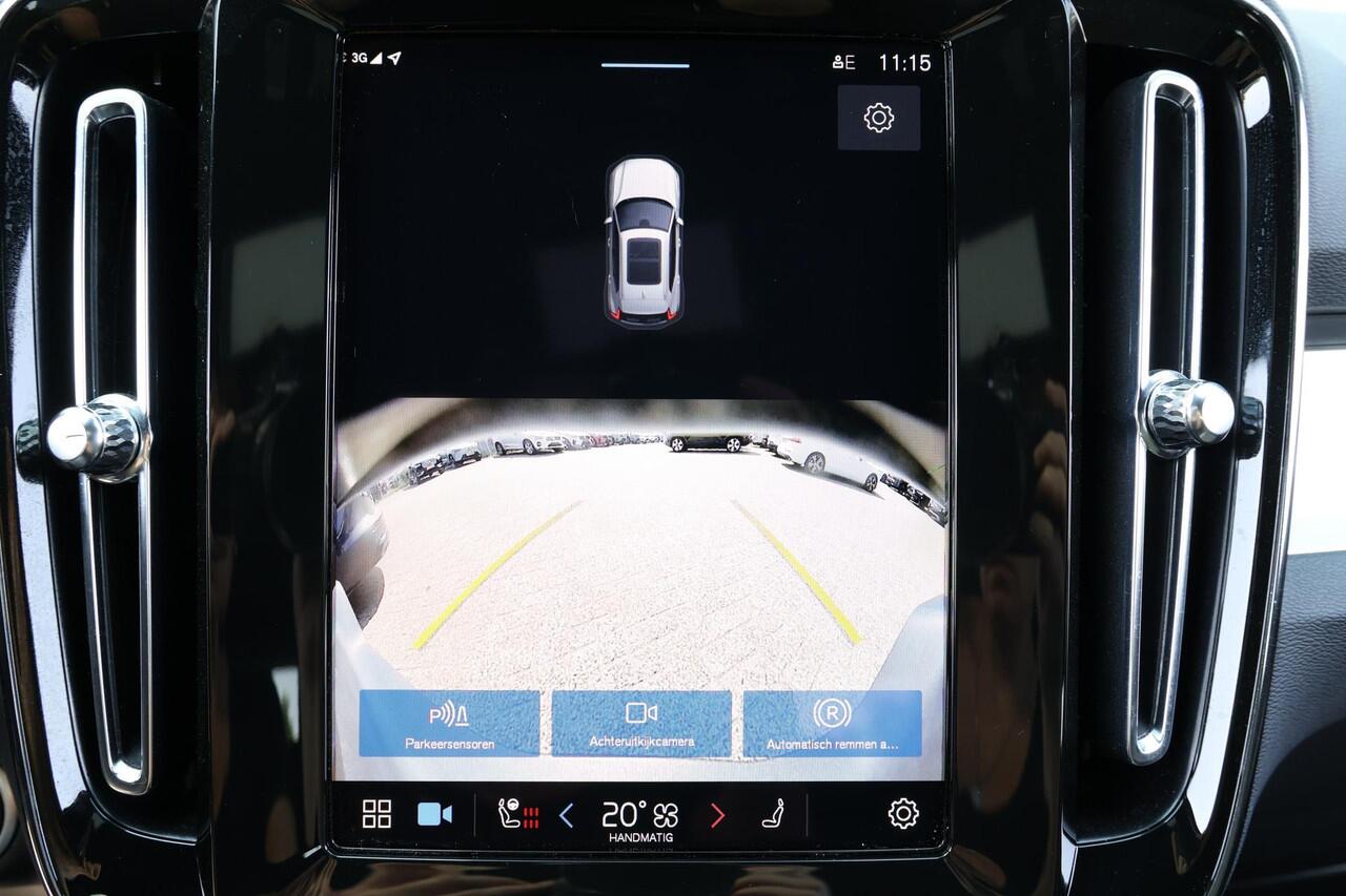 Volvo XC40 B3 Plus Dark - IntelliSafe Assist & Surround - Harman/Kardon audio - Parkeercamera achter - Verwarmde voorstoelen & stuur - Parkeersensoren voor & achter - Elektr. bedienb. voorstoelen met geheugen links - Draadloze tel. lader - Extra getint glas - 18' LM