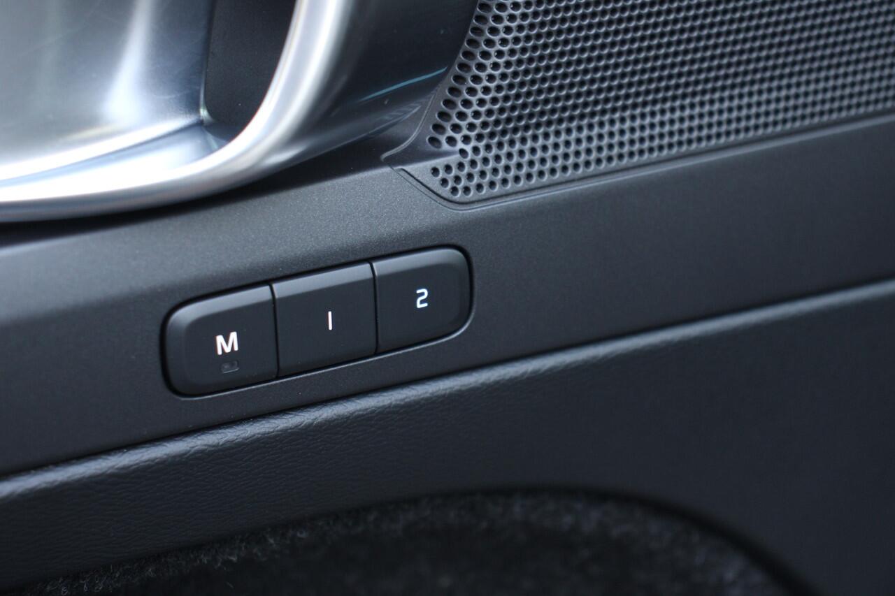 Volvo XC40 1.5 T3 R-Design Navi/360Camera/Memory/H-leder/18Inch