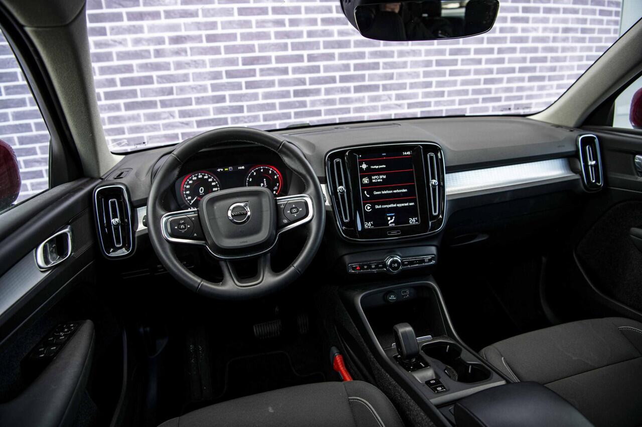 Volvo XC40 1.5 T2 Momentum | Trekhaak | Navigatie | Climate control | 18" velgen | Apple Carplay / Android Auto | Cruise control | LED koplampen |