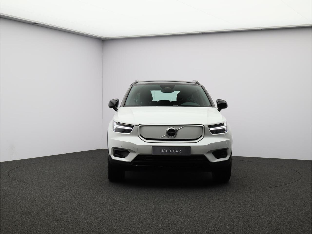 Volvo XC40 Recharge P8 AWD R-Design 93% SOH / Trekhaak / Elektr. bed. stoelen / Stuur+stoelverwarming / Keyless / Adaptive Cruise / Pilot Assist /