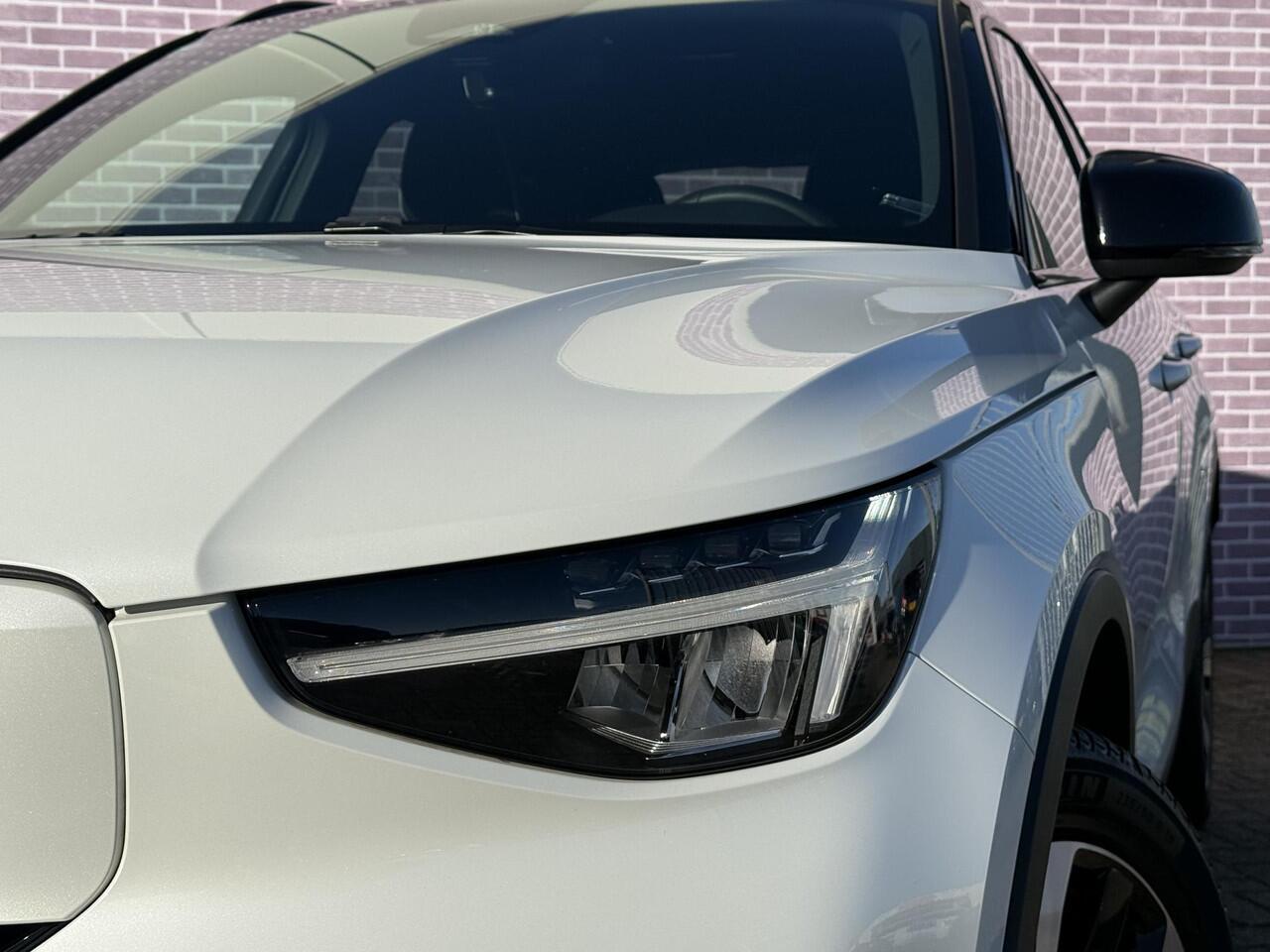 Volvo XC40 Recharge Plus 70 kWh | Trekhaak | Adaptieve cruise controle | Blis | Microtech | Keyless Entry | Google auto |