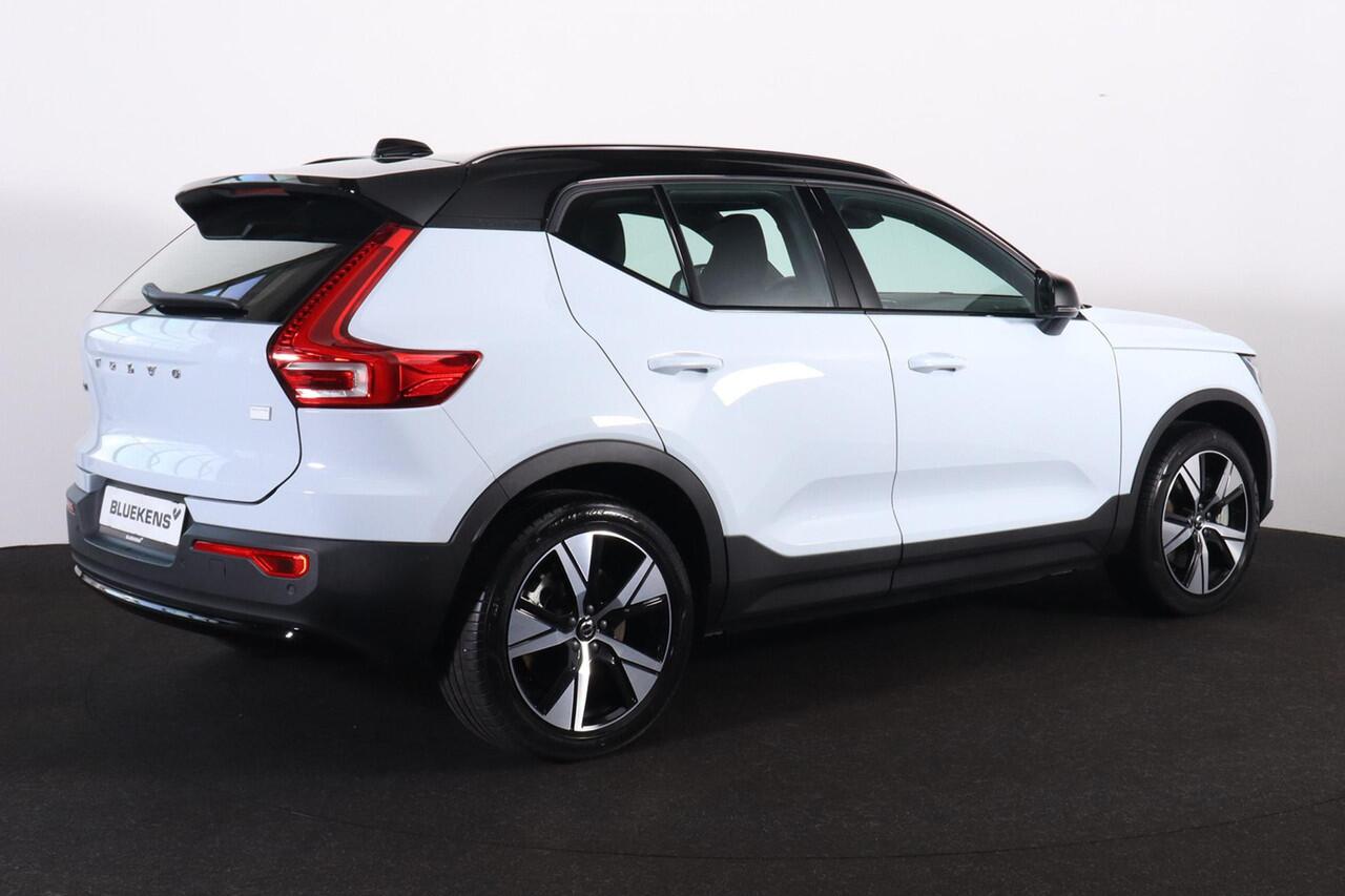 Volvo XC40 Extended Range Ultimate 82 kWh - Panorama/schuifdak - IntelliSafe Assist & Surround - 360º Camera - Harman/Kardon audio - Verwarmde voorstoelen, stuur & achterbank - Parkeersensoren voor & achter - Elektr. bedienb. voorstoelen met geheugen - Warmtepomp - 