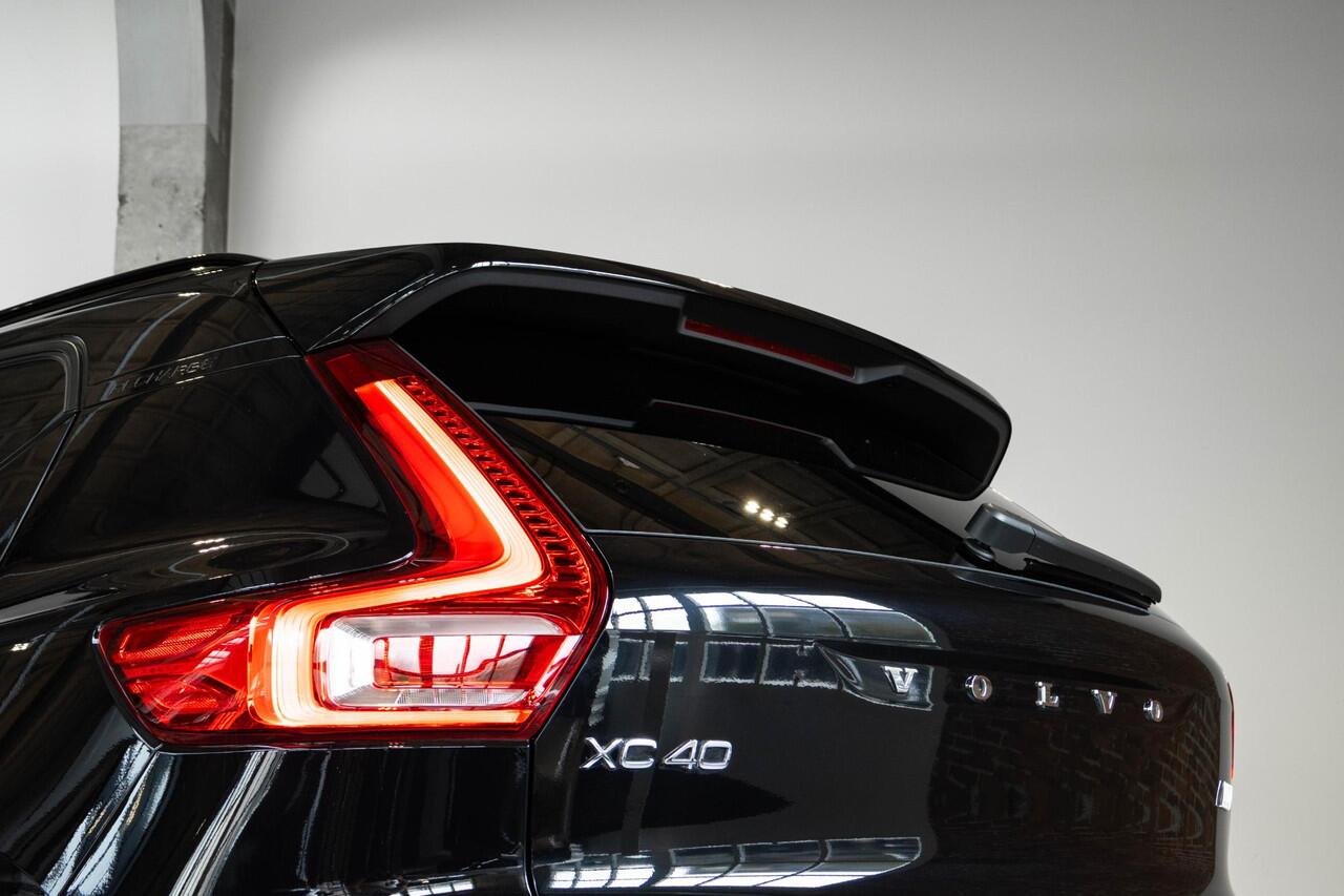 Volvo XC40 T5 Recharge Inscription | Harman Kardon Premium Audio | Panoramadak | 4-seizoenen banden | 360° parkeercamera | Stoeverwarming | BLIS | Adaptive Cruise Control | Parkeersensoren voor + achter | Navigatie