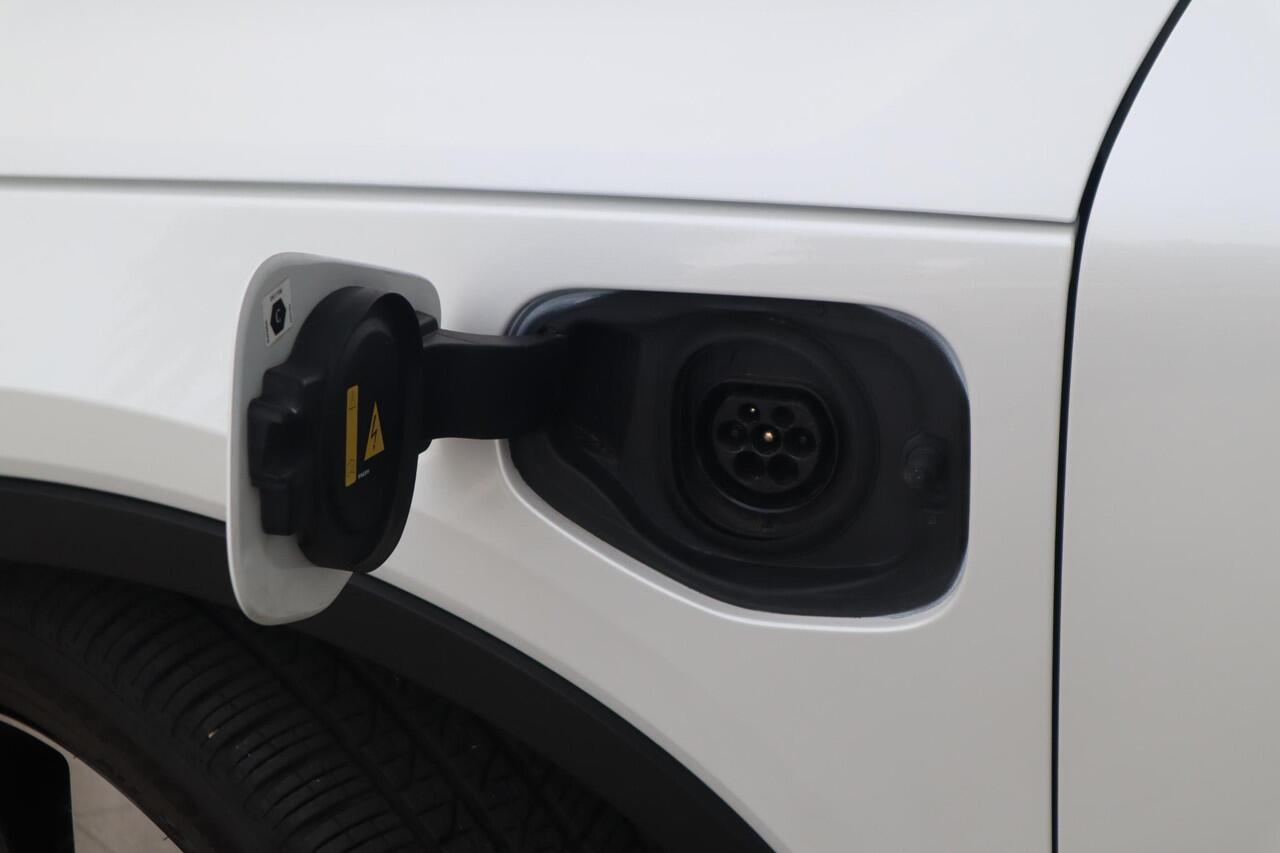 Volvo XC40 1.5 T5 Plug-in hybrid Ultimate Dark | Vos Geleverd & Onderhouden| Full Option!|