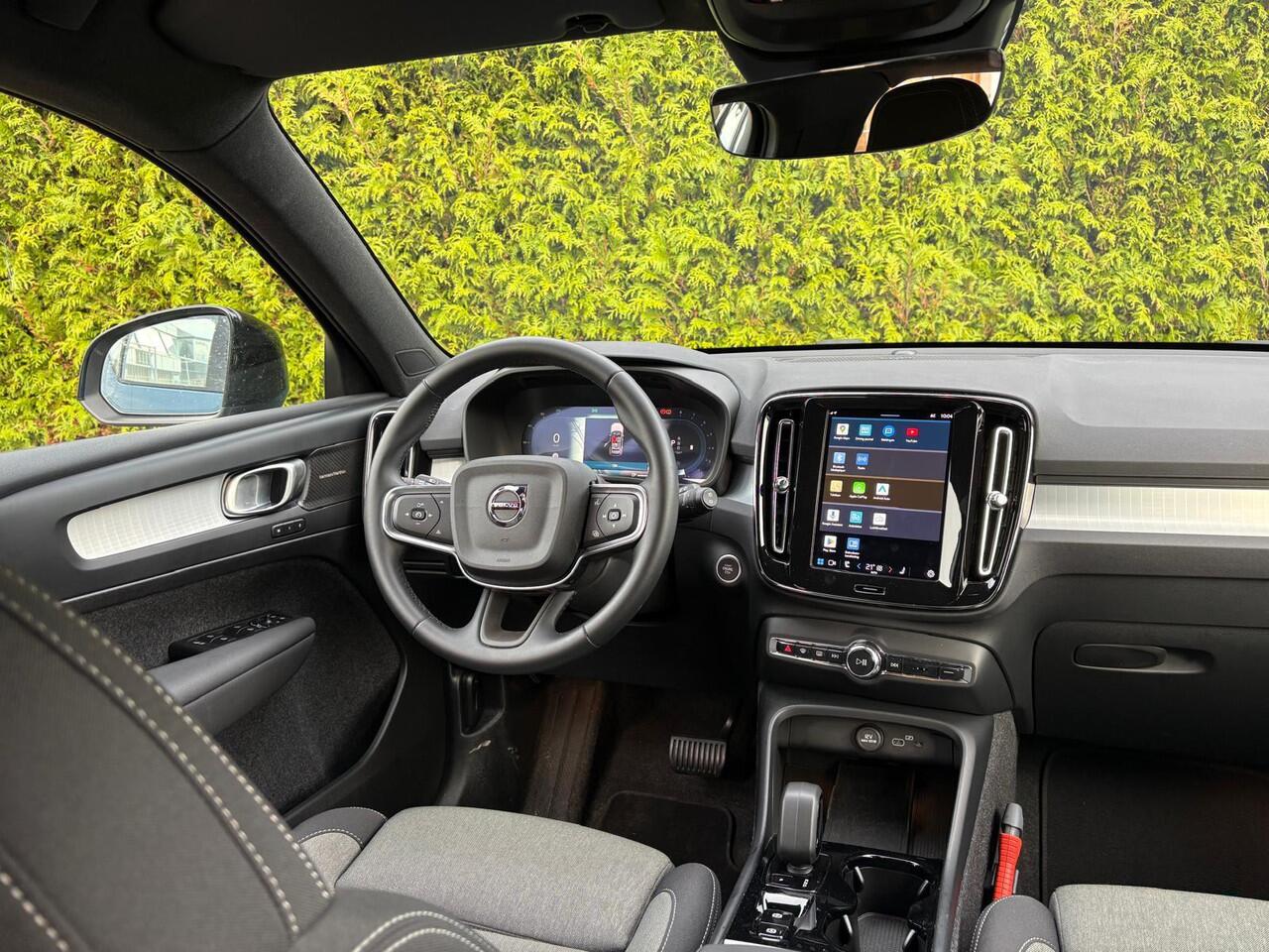 Volvo XC40 2.0 B4 Plus Dark | Elektrische stoelverstelling | Trekhaak | Harman/Kardon |