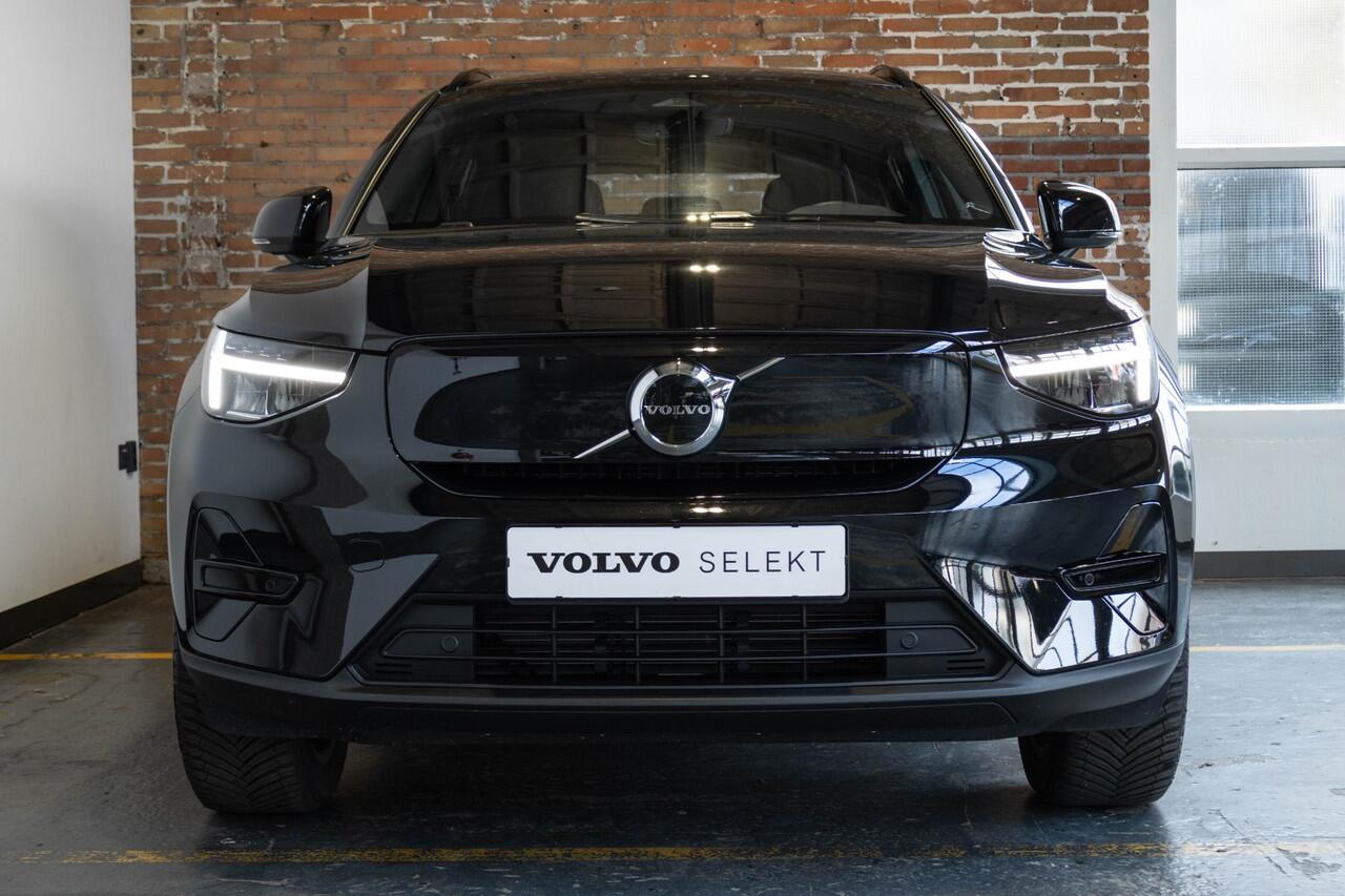 Volvo XC40 Single Motor Extended Range Plus 82 kWh | Wegklapbare trekhaak | Verwarmbare voorstoelen en stuurwiel | Achteruitrijcamera | Adaptieve Cruise Control | Keyless Entry | Google Infotainment |