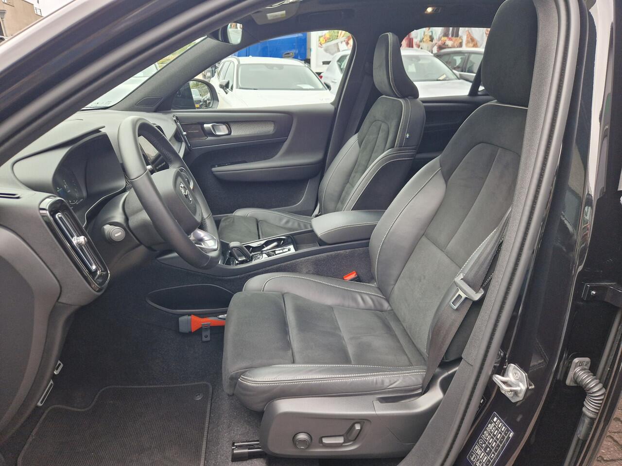 Volvo XC40 1.5 T4 Recharge R-Design NL AUTO | Panoramadak | Harman Kardon