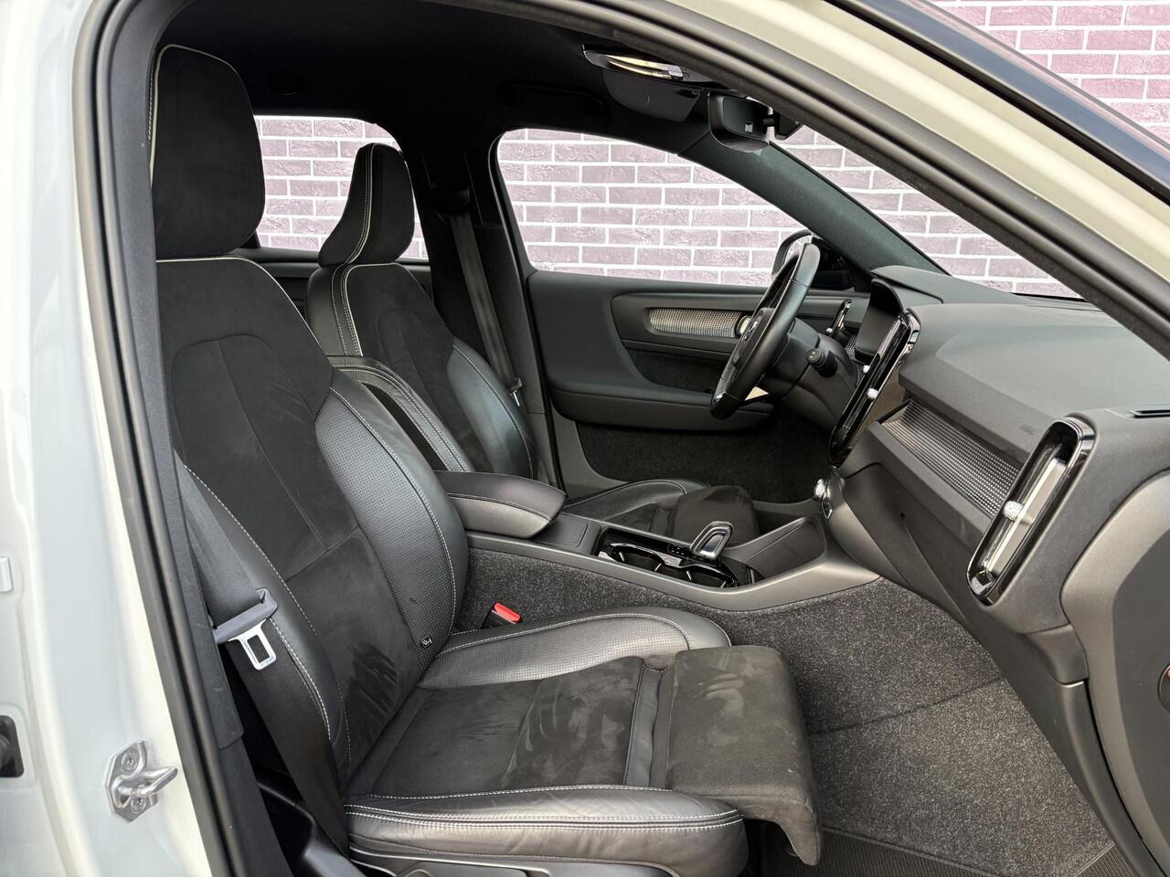 Volvo XC40 Recharge P8 AWD R-Design | Trekhaak | Blis | 360º Camera | Adaptieve cruise controle | Memory | Camera | Warmte Pomp | Stoel + Stuur verwarming |