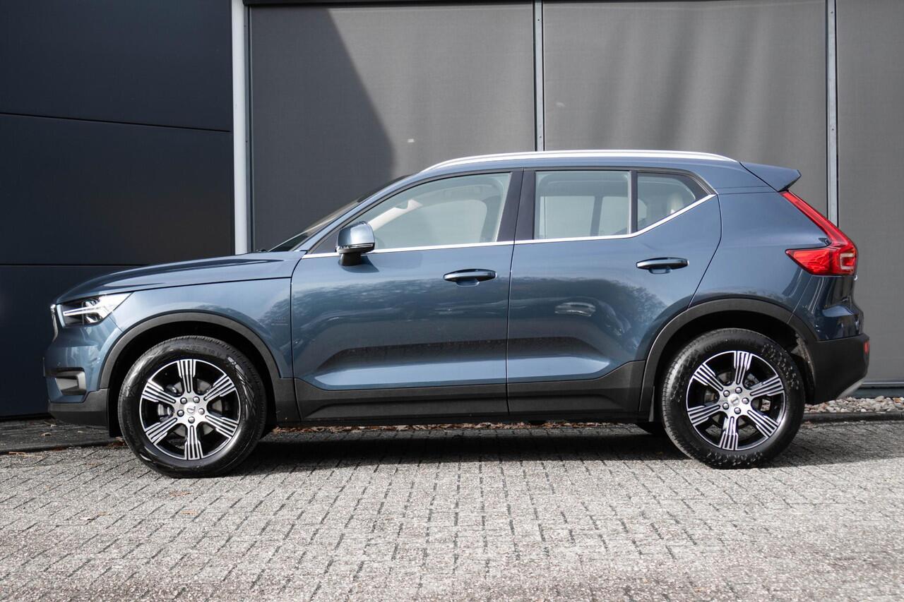 Volvo XC40 T2 Inscription | Parkeercamera | Fullmap Navigatie | Verwarmbare voorstoelen en Stuurwiel | Lederen bekleding | Semi Elektrische Trekhaak | BLIS | Adaptieve Cruise Control |