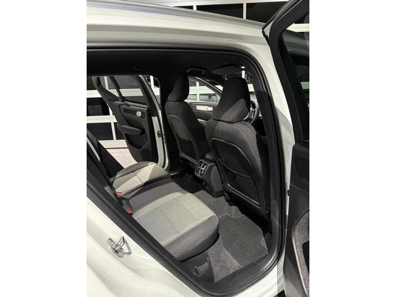 Volvo XC40 1.5 T2 Core Autom Apple CarPlay Stoel-Stuur Verw