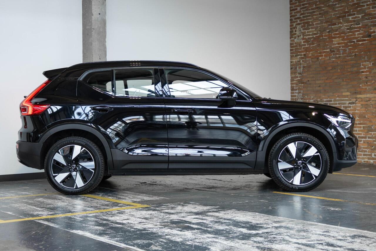 Volvo XC40 Single Motor Extended Range Plus 82 kWh | Wegklapbare trekhaak | Verwarmbare voorstoelen en stuurwiel | Achteruitrijcamera | Adaptieve Cruise Control | Keyless Entry | Google Infotainment |